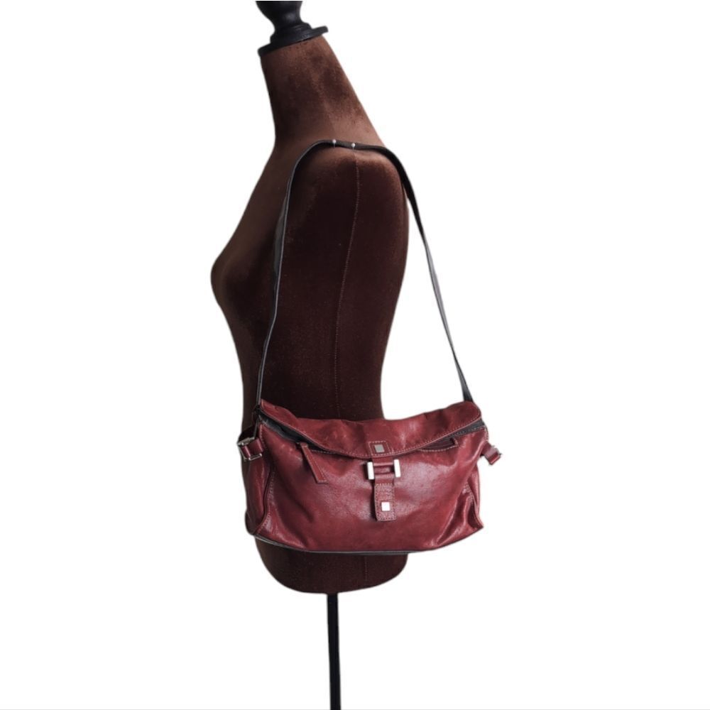 Vintage burgundy medium sized leather shoulder bag